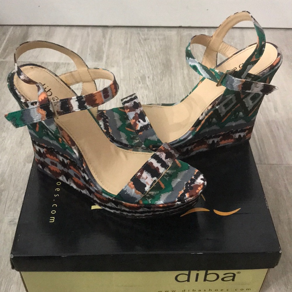 Green and Brown Aztec Wedges